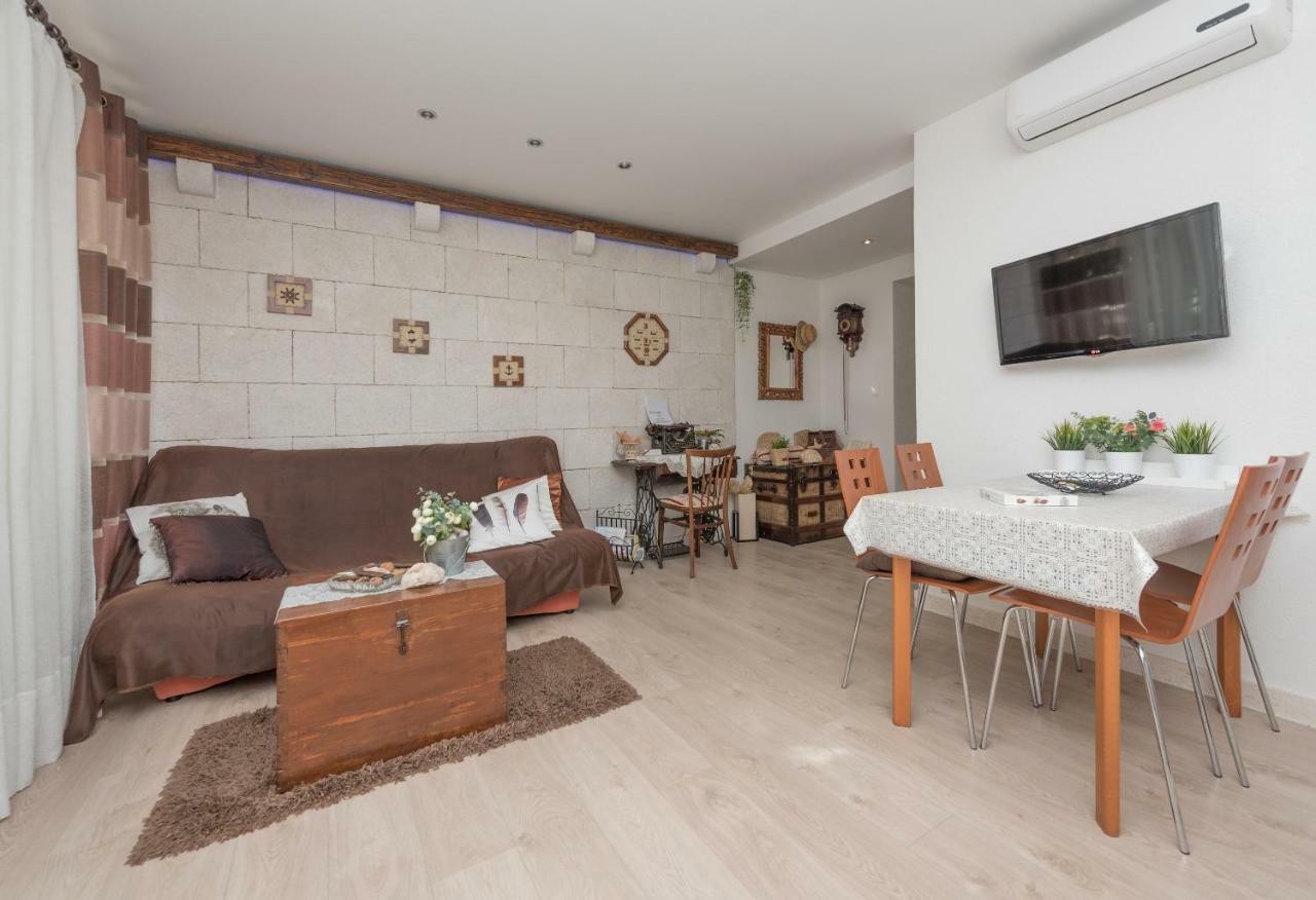 Antunovic Apartment